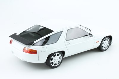 porsche-928-s4-gt-gts-club-sport-1988-white-08-web.jpg