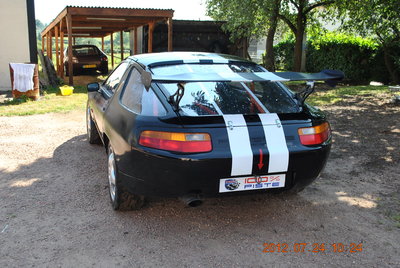 Porsche 928 S4 piste.JPG