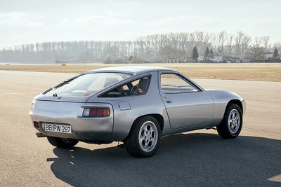 30-Jahre-Porsche-928-1200x800-a5ab9eb1a1b475e3.jpg