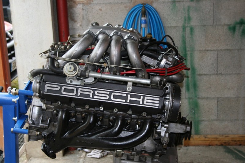 moteur porsche 928 005.JPG