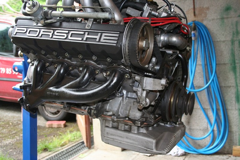 moteur porsche 928 014.JPG