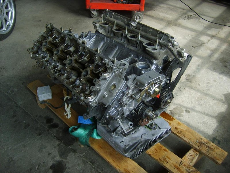 moteur en cours de remontage.JPG