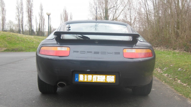 Porsche 928 001.jpg