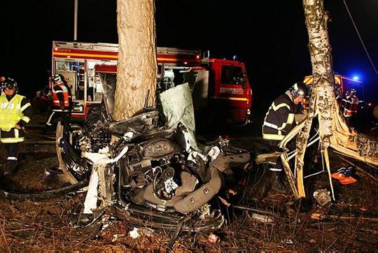 deux-hommes-sont-morts-et-deux-autres-ont-ete-blesses-suite-a-un-accident-de-la-route-survenu-aujour.jpg