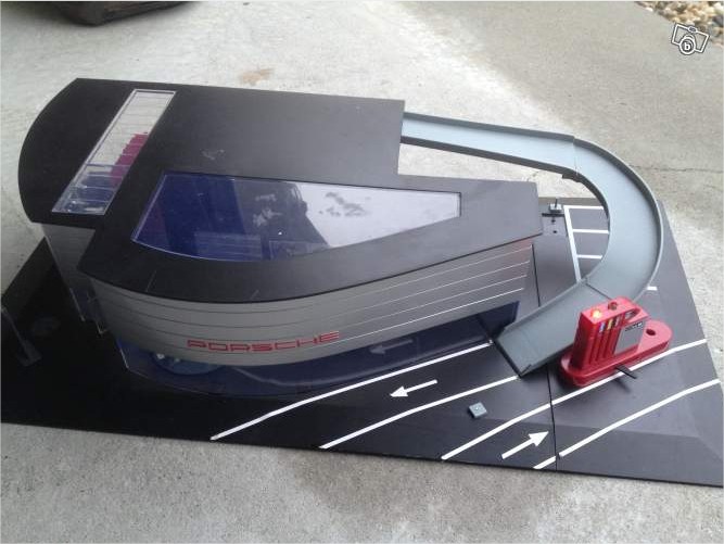 garage Porsche.jpg