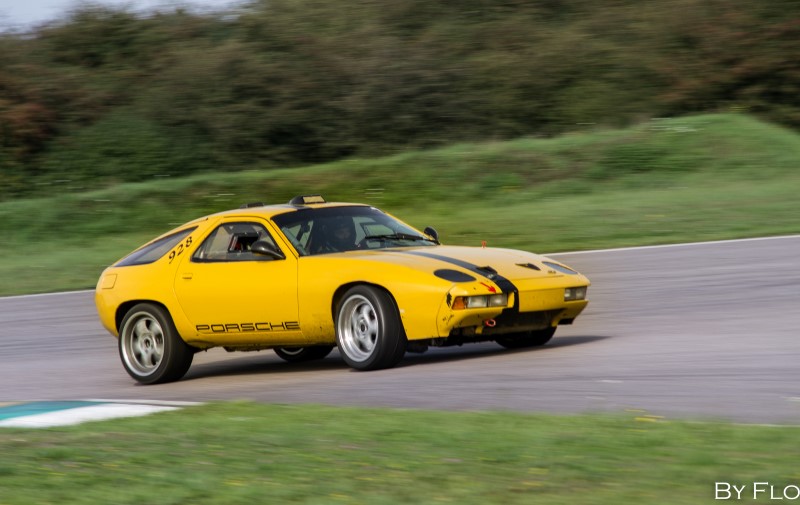 Porsche 928 s Chambley 2.jpg