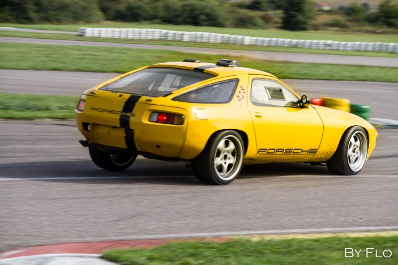 Porsche 928 s Chambley 1.jpg