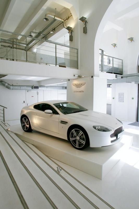 Aston_Martin_V8_Vantage_Kilgour%20blc.jpg