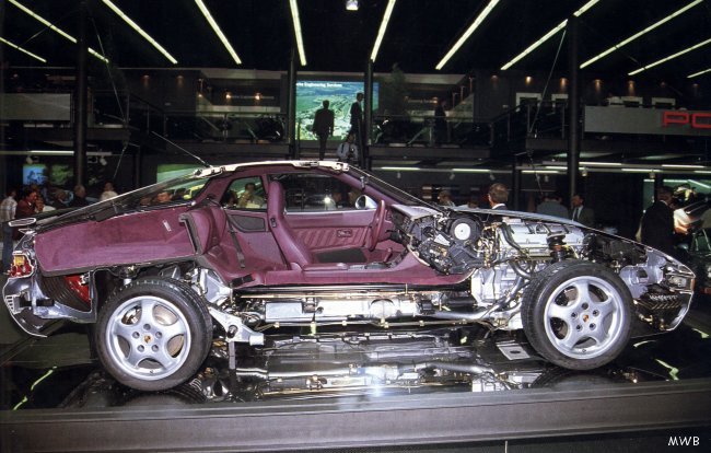 1991 Porsche 928GTS cut view.jpg