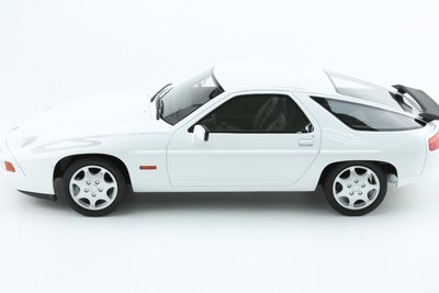 porsche-928-s4-gt-gts-club-sport-1988-white-02-web.jpg