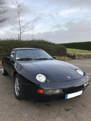 PARIS Stones et PORSCHE 928 051.JPG
