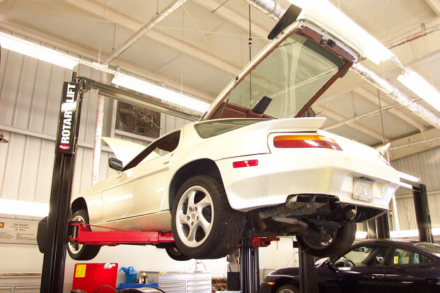 Gemballa 928 at Brumos b.JPG